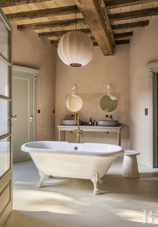 A former 18th century royal factory saved from ruin and completely renovated in Lectoure, the Gers - photo  n°17